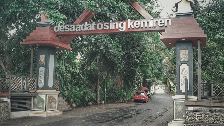 Gerbang Masuk Desa Adat Osing Kemiren. 
